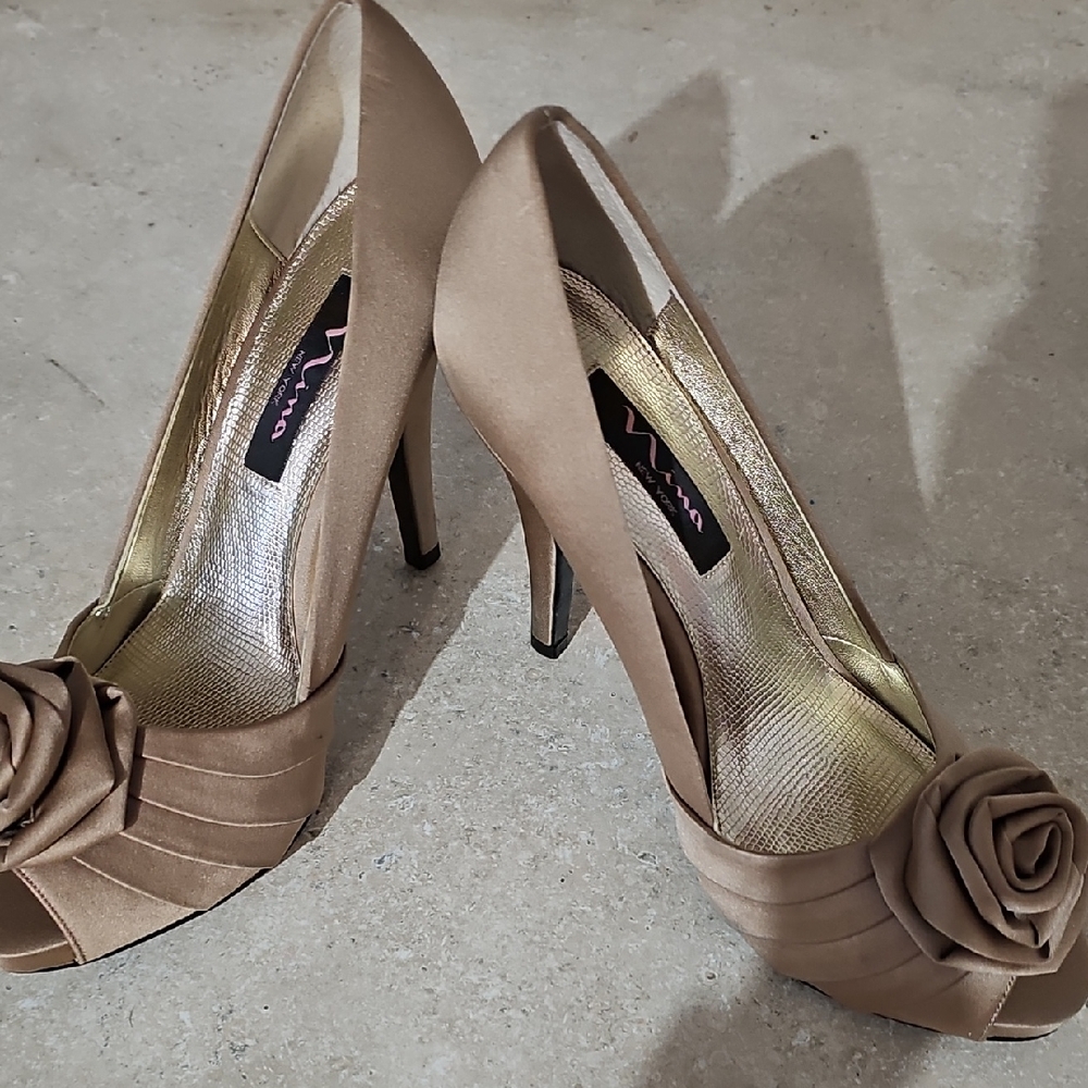 Nina Brown Peep-Toe Heels with Floral Accent
